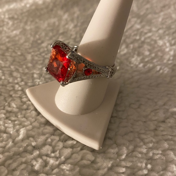 Ss red square stone silver tone size 8 ring - Picture 2 of 4